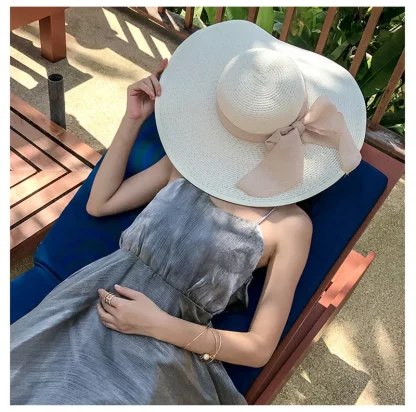 Large Elegant Brim Straw Hat - Image 4
